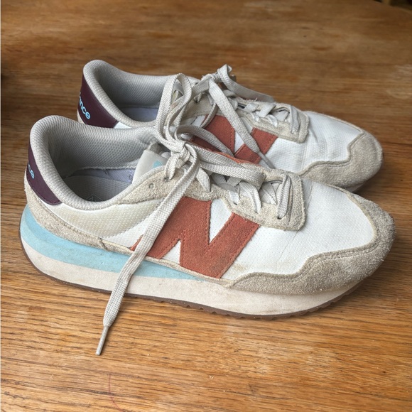 New Balance 237 Women’s 9 - Picture 2 of 5